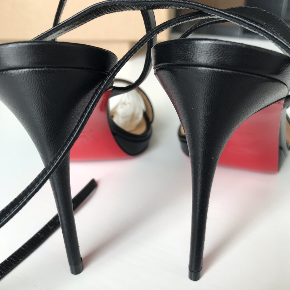 Christian Louboutin Loubi Queen Sandal size 39